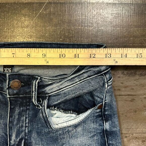 Judy Blue Women’s Size 26 Relaxed Fit Jeans Blue Medium Wash Denim Raw Hem - Picture 4 of 10